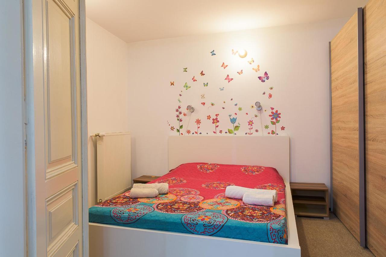 Center Walking Apartment And Room Bukarest Eksteriør billede