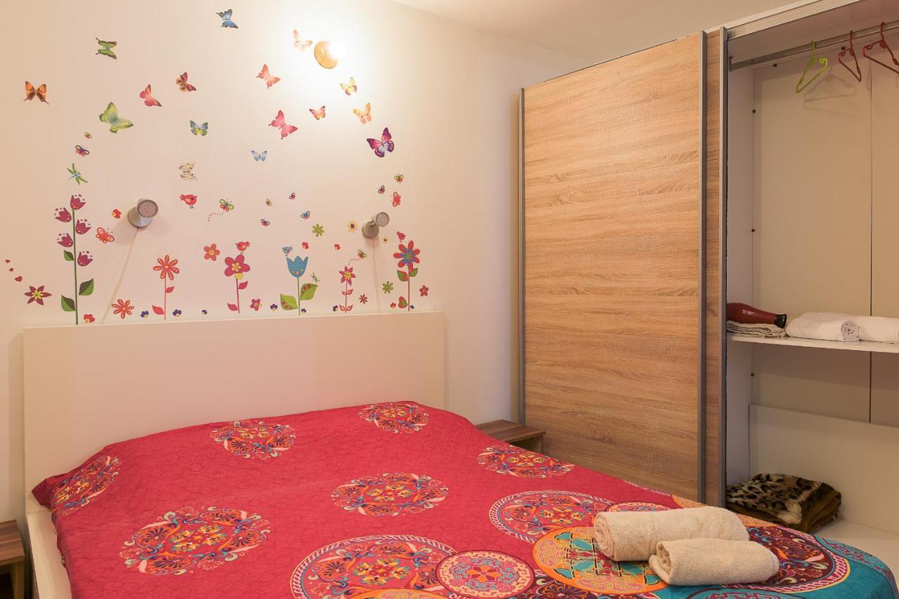 Center Walking Apartment And Room Bukarest Eksteriør billede